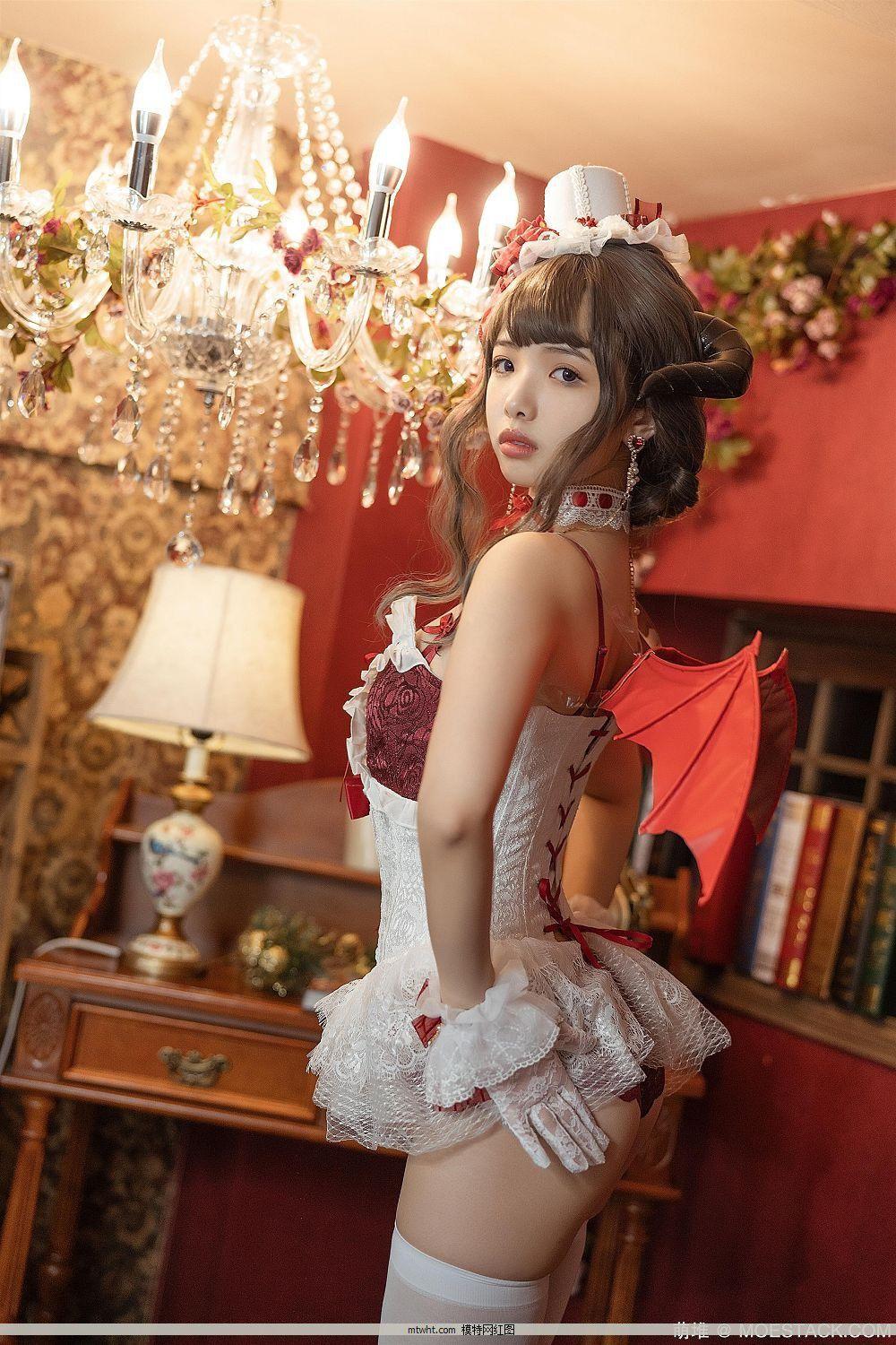 微博红人Coser2.5次元写真@雯妹 NO.018 魅魔本 Elegant devil[35P](3)