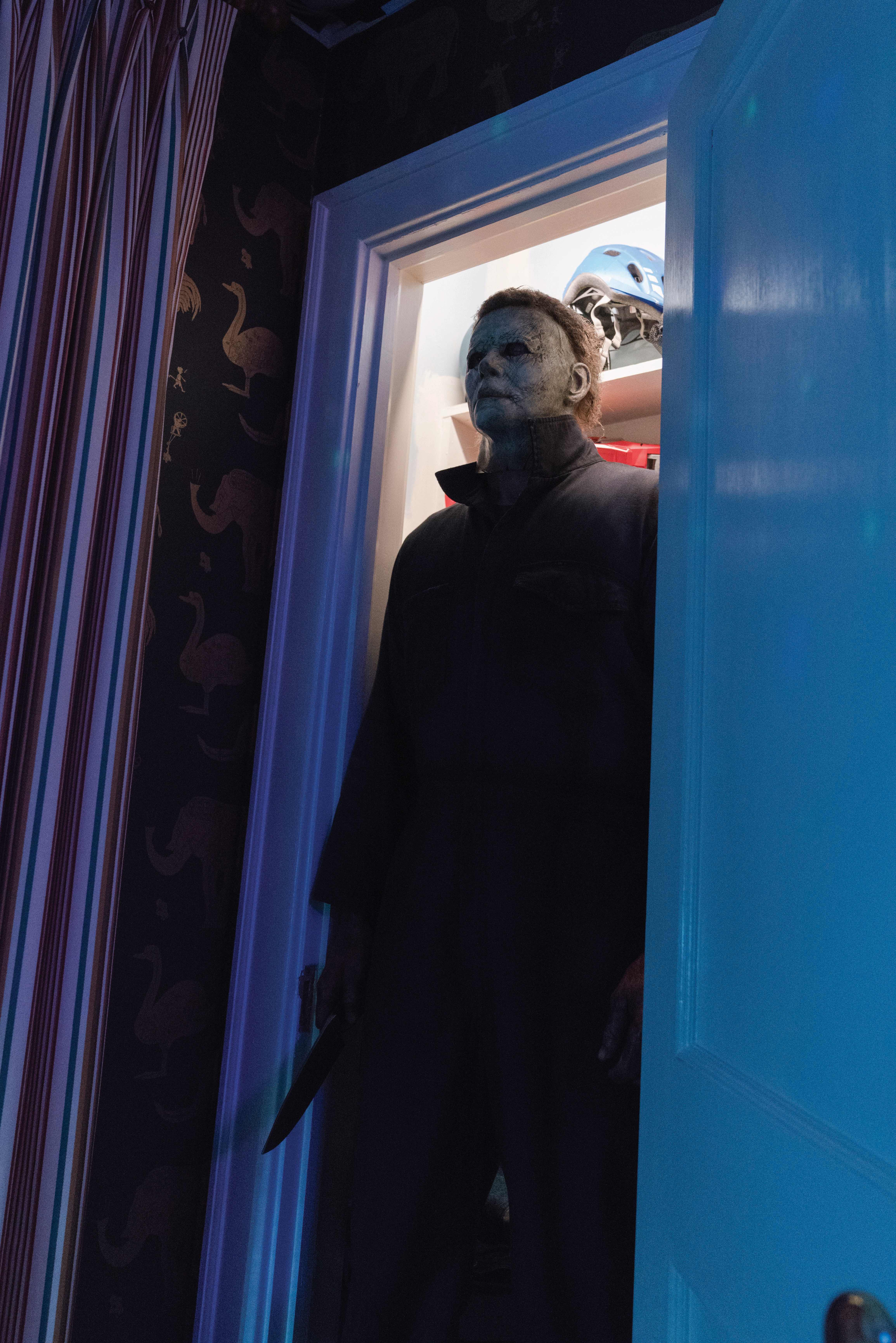 HALLOWEEN: Michael Myers Returns To Finish What He Started In These Creepy New Hi-Res Stills 