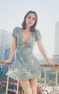 Adelaide Kane LYXnUBAA_o