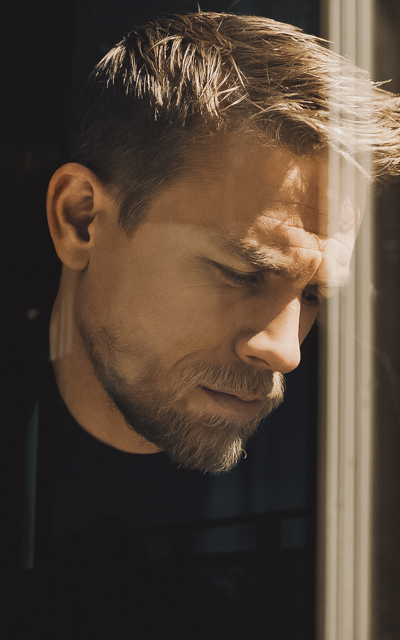 Charlie Hunnam - Page 2 MOStzCFs_o