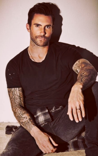 Adam Levine AdmUbYFm_o