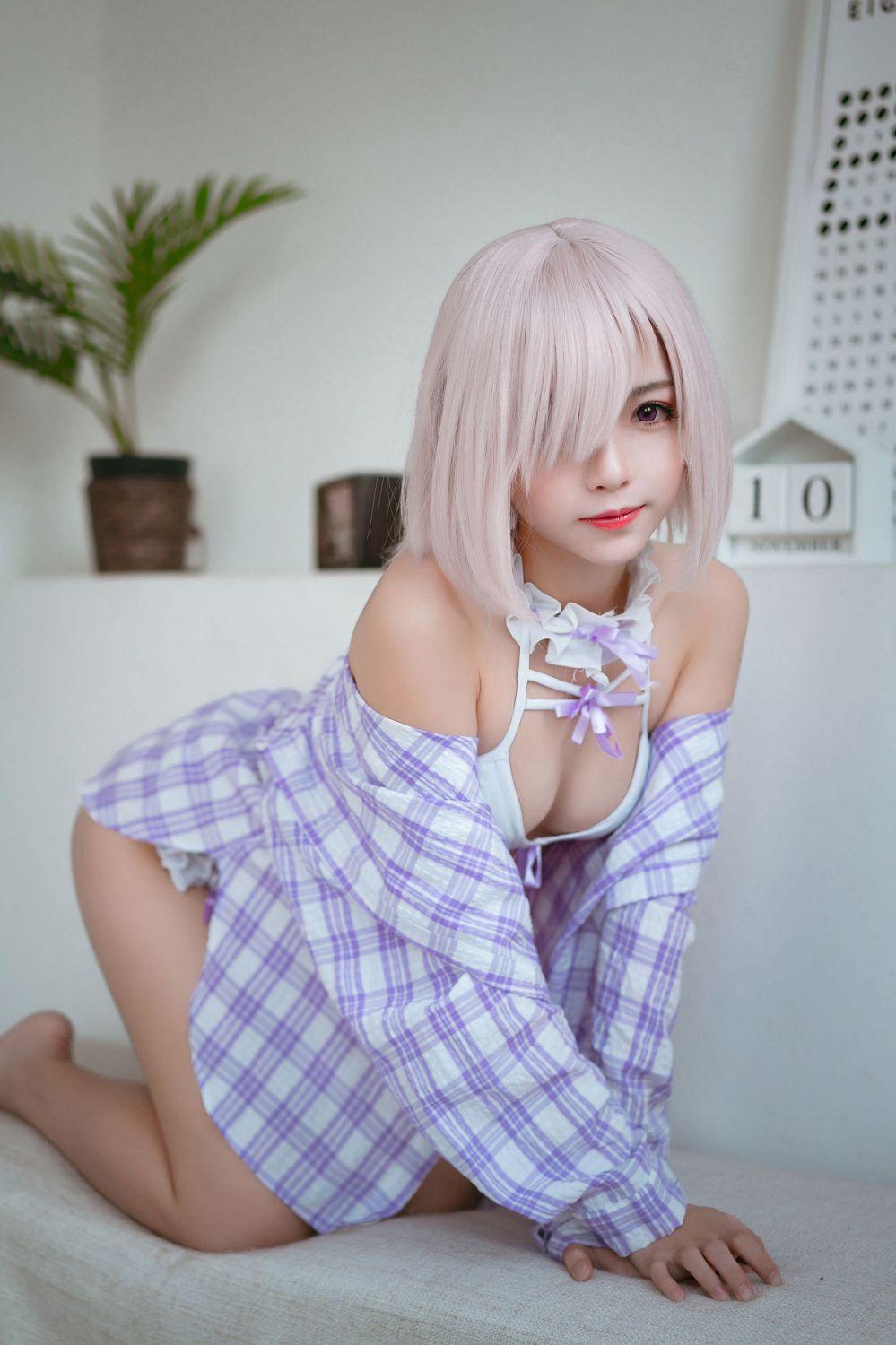 [福利女神cosplay] 大大卷卷小卷 - 白内衣 妩媚套图(5)