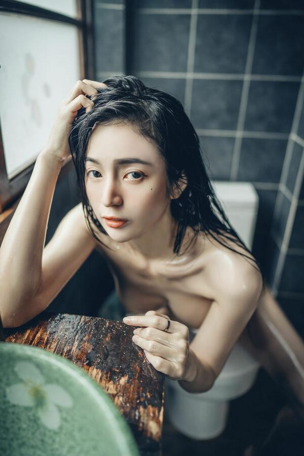 漂亮小姐姐辰辰居家洗白白唯美图集(23)