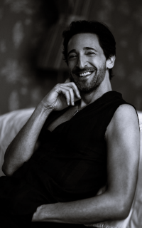 Adrien Brody Y6aLyYpl_o