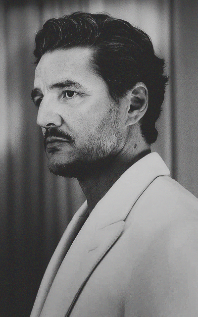 Pedro Pascal KXQ6txze_o