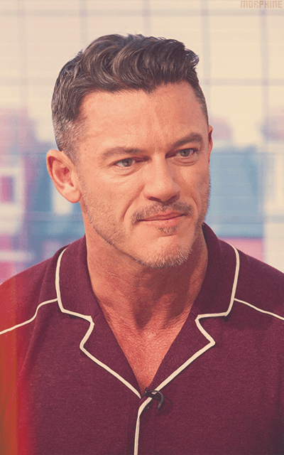 Luke Evans - Page 11 ZkqEgJKB_o