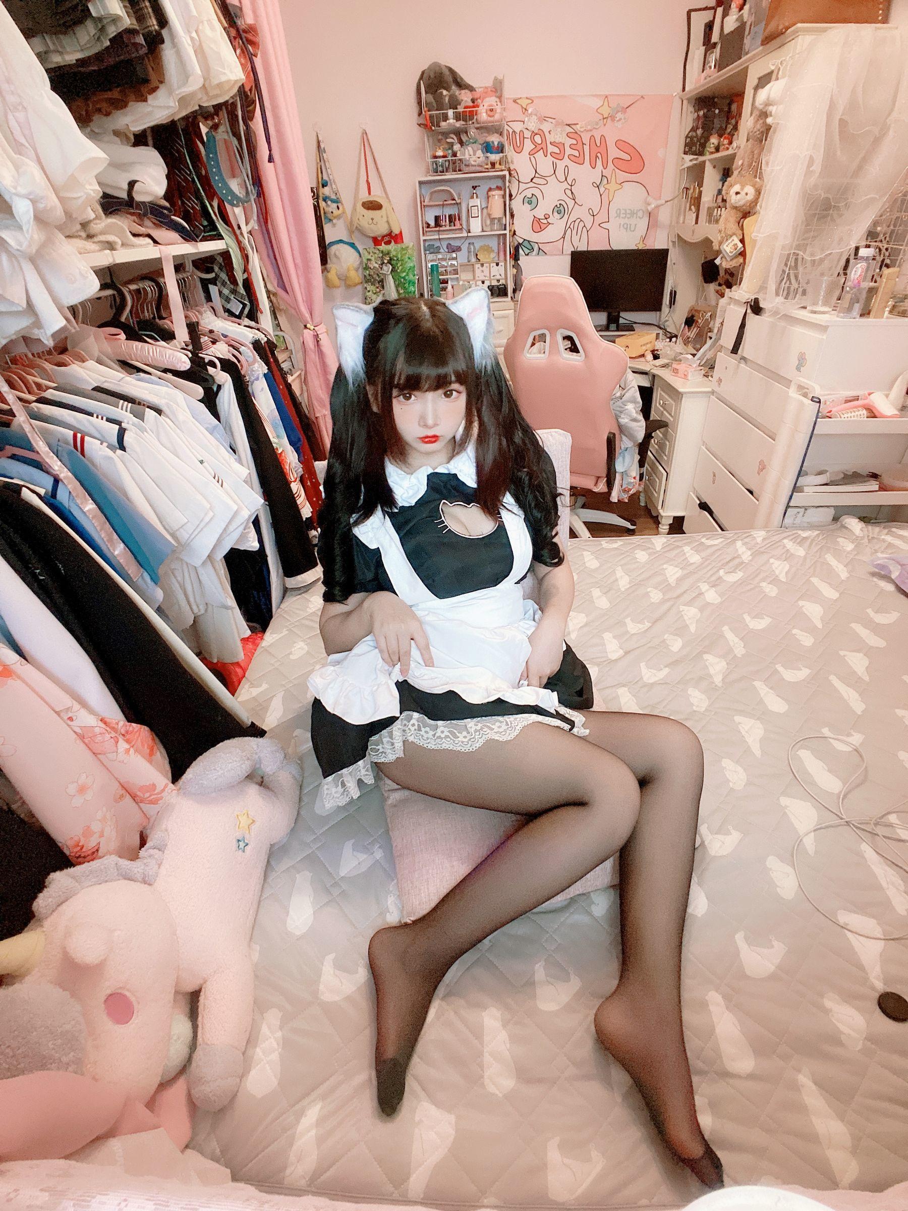 古川kagura 《黑丝开胸 猫耳女仆》 写真集(48)