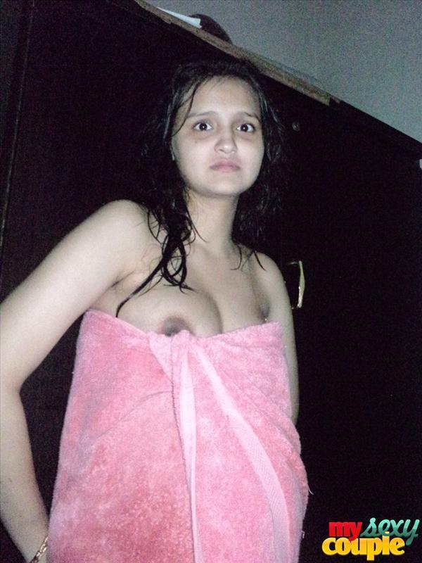 Busty Indian wife Sonia kisses her man while he takes selfies(5)