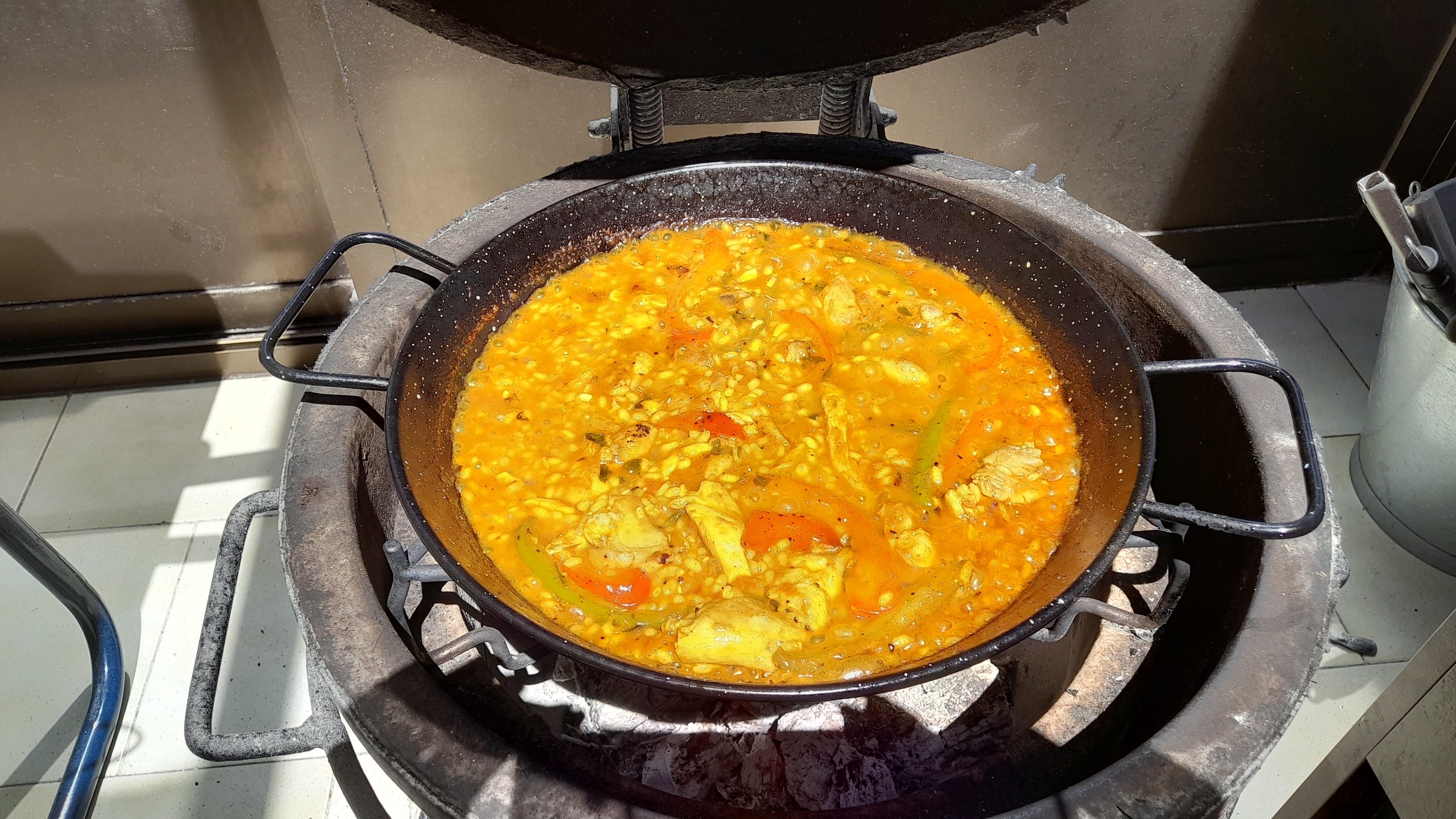 [COCINA] Hoy voy a hacer arroz tipo paella en el kamado, y ...