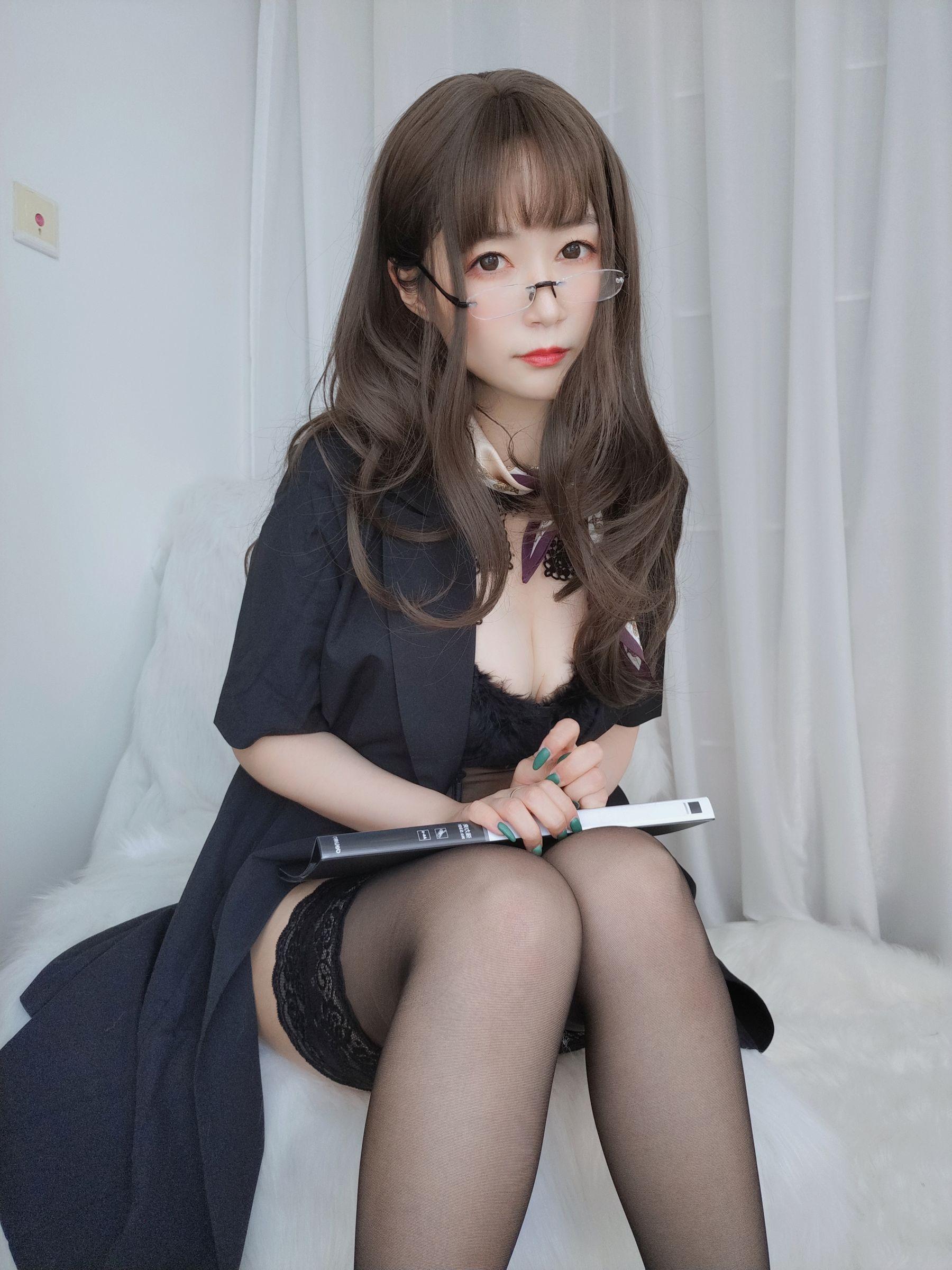 [Cosplay] Coser小姐姐白银 – OL下的内衣 写真集(68)