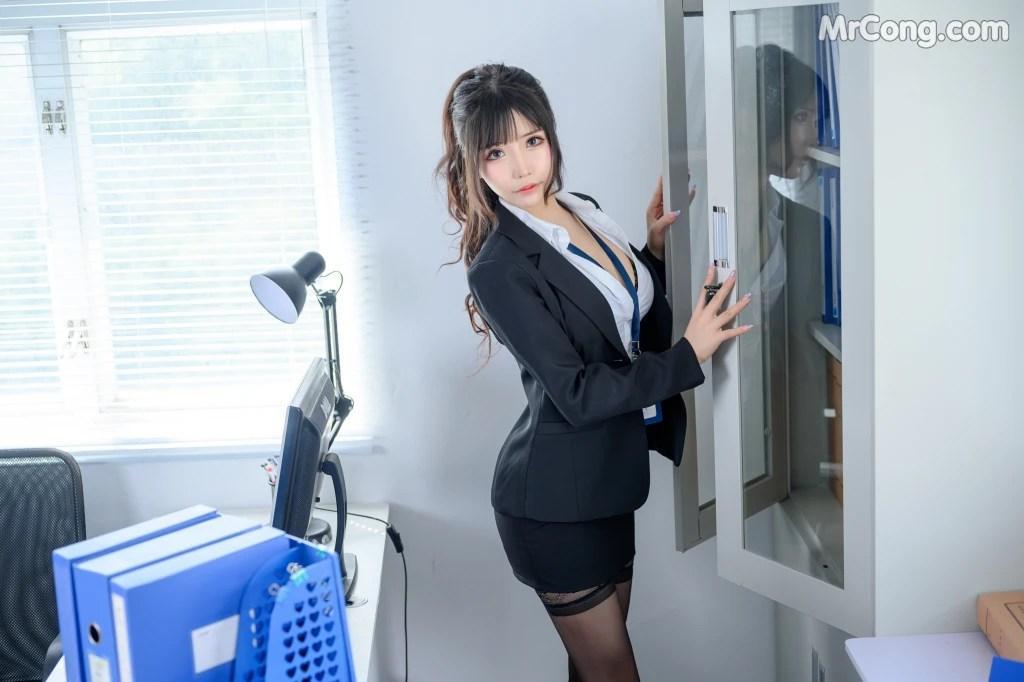 Coser@抱走莫子aa Vol.043: OL太太 (78 photos )(70)