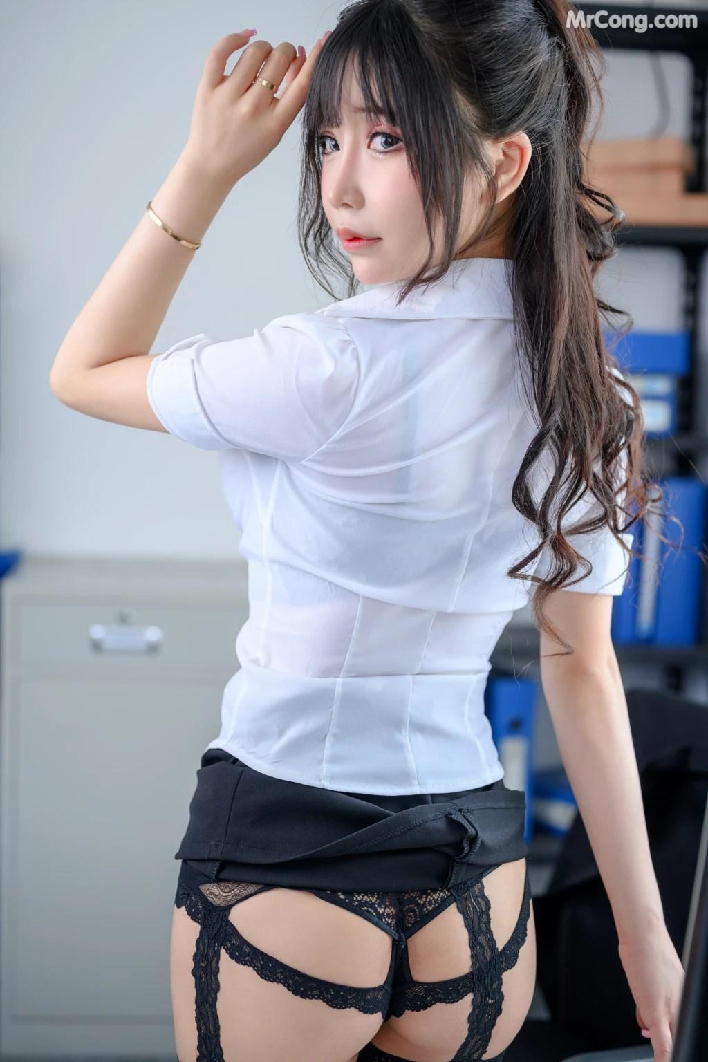 Coser@抱走莫子aa Vol.043: OL太太 (78 photos )(42)