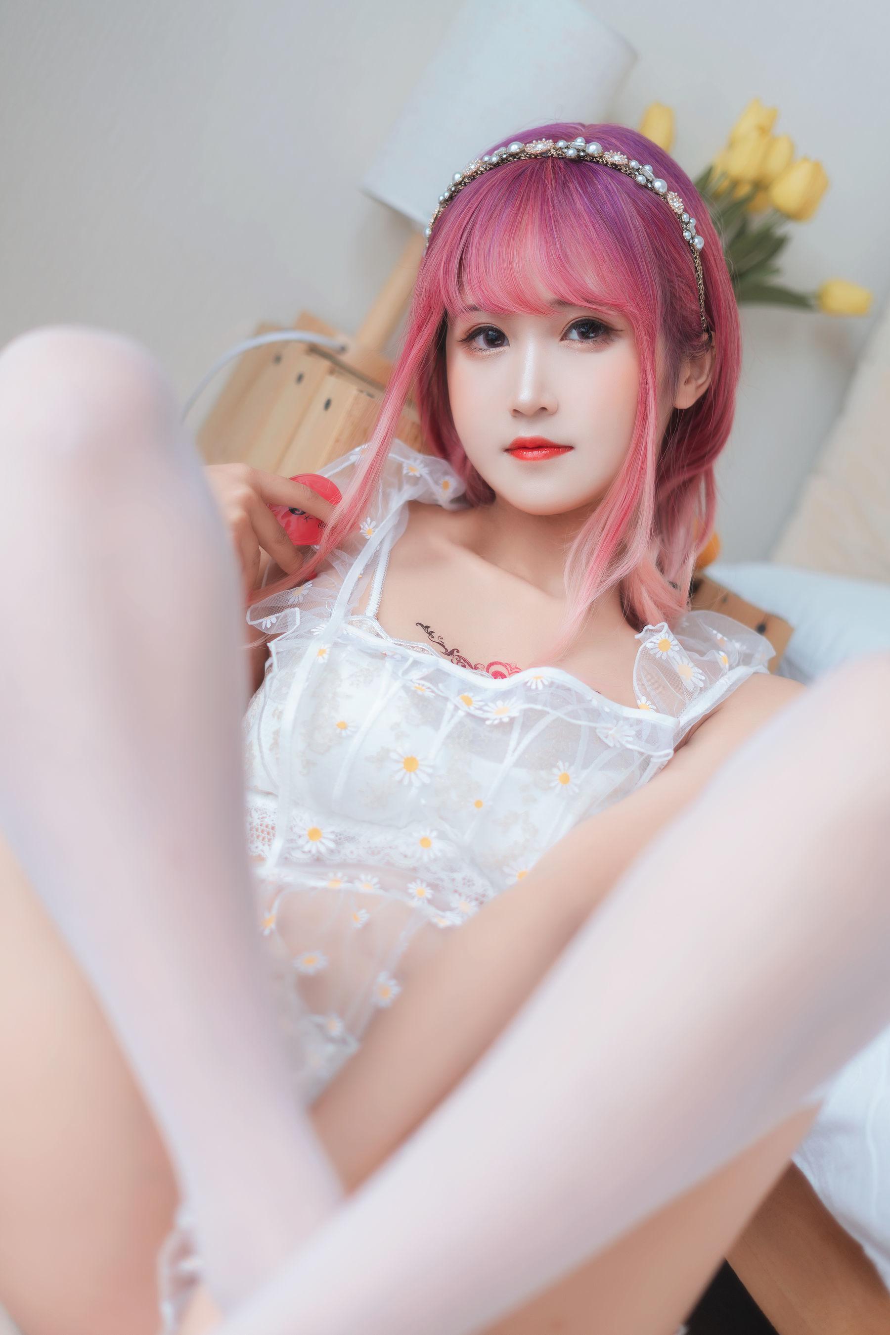 [网红COSER] 微博妹子三度_69 – 雏菊围裙 写真集(13)