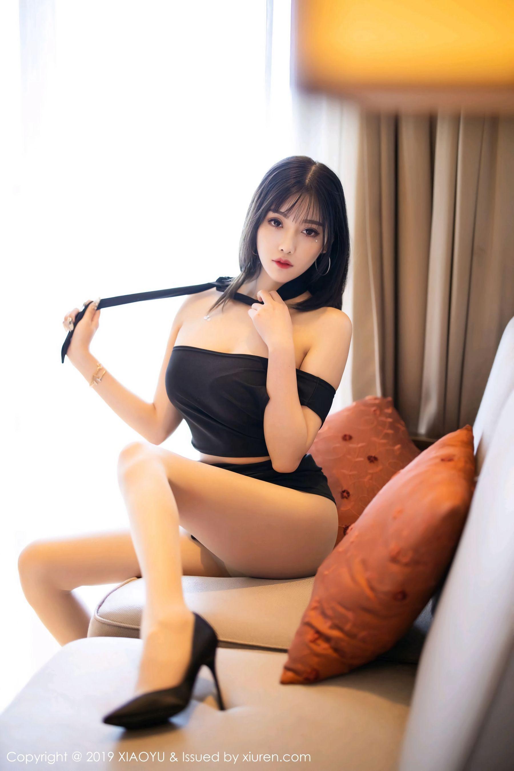 杨晨晨sugar《黑丝内衣的魅惑与丝袜的朦胧诱惑》 [语画界XIAOYU] Vol.134 写真集(34)