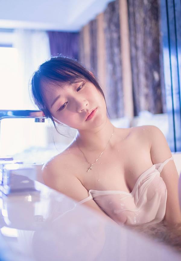 网红美女小何童鞋 - 浴室