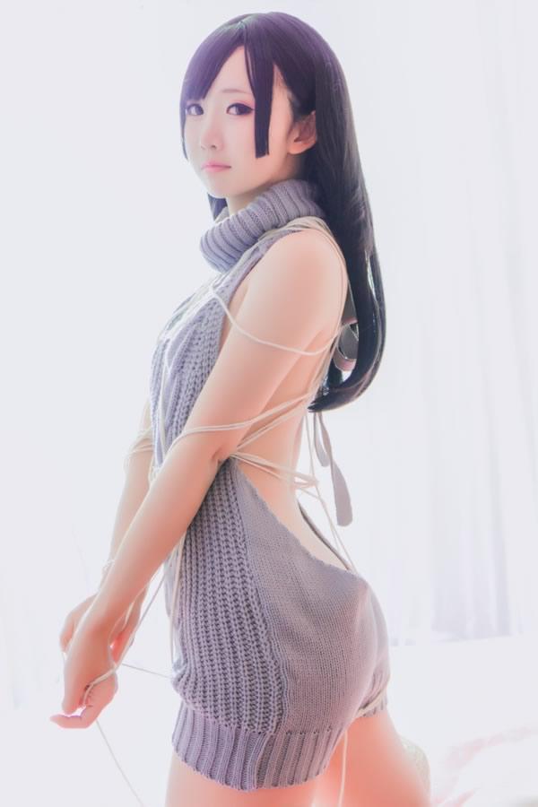 Cosplay面饼仙儿–露背毛衣私房写真(32)