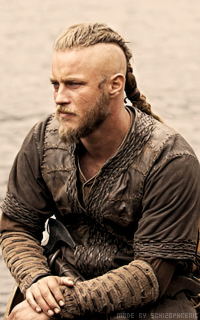 Travis Fimmel K4E0aqY9_o