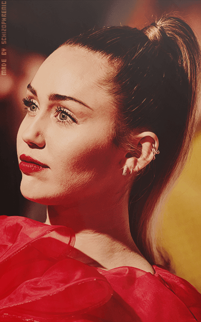Miley Cyrus DmYza61y_o