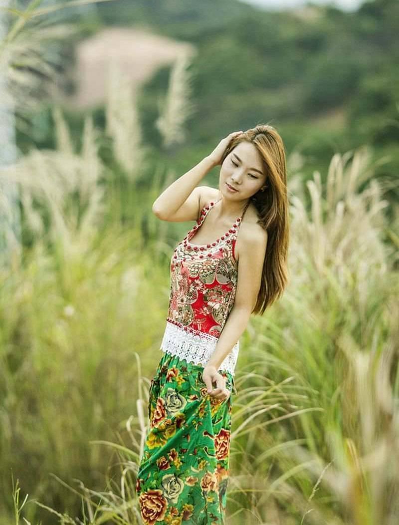 美女抹胸民族风情写真妩媚妩媚尽显魅力(8)