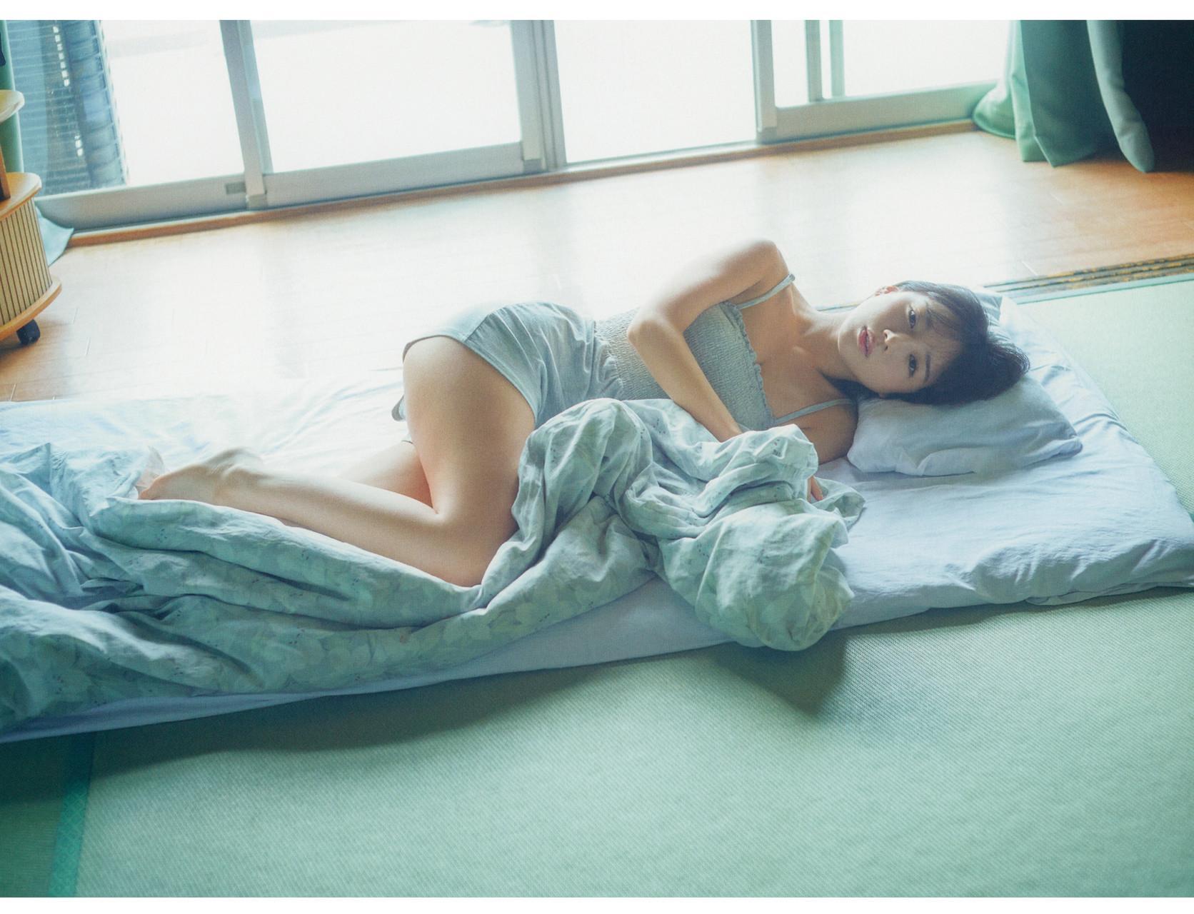 Kyoko Saito 齊藤京子, 1st 写真集 『とっておきの恋人』 Set.01(25)