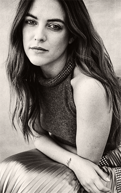 Riley Keough NsmVbCys_o