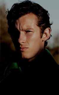 Callum Turner  H4bev5j4_o