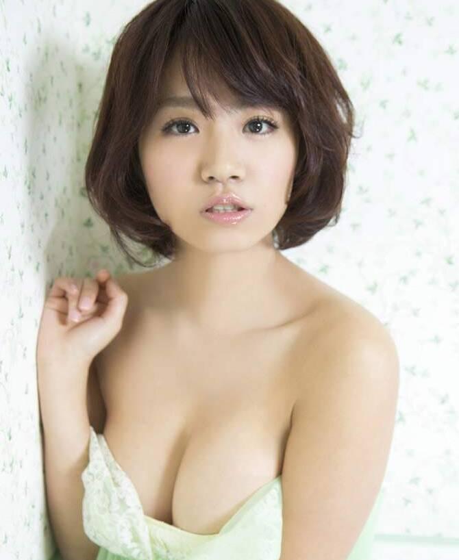 日本G奶女优摆弄各种诱人美姿(4)