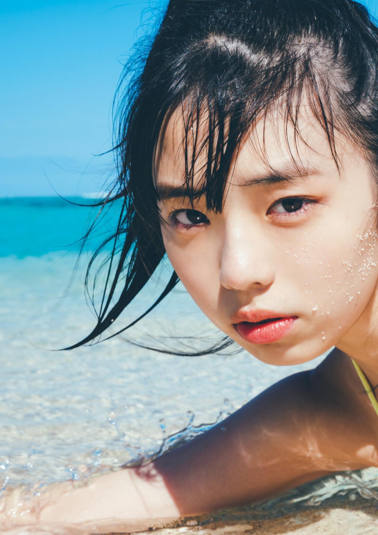 Hina Kikuchi 菊地姫奈, デジタル写真集 「moment」 Set.01(18)