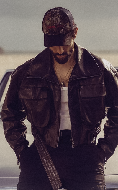 Noah Mills VfBRfcfh_o