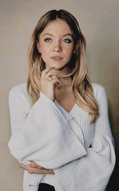 Sydney Sweeney - Page 5 GwAZaeNa_o