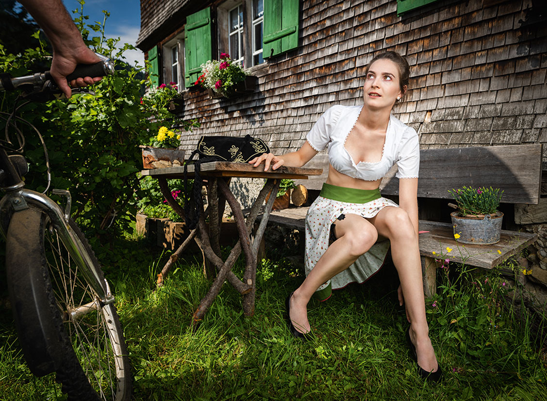 Kalender 2020 Bayern Girls Баварские девушки в календаре JungBauernKalender / австрийская версия, июнь - Сабрина из Нижней Австрии