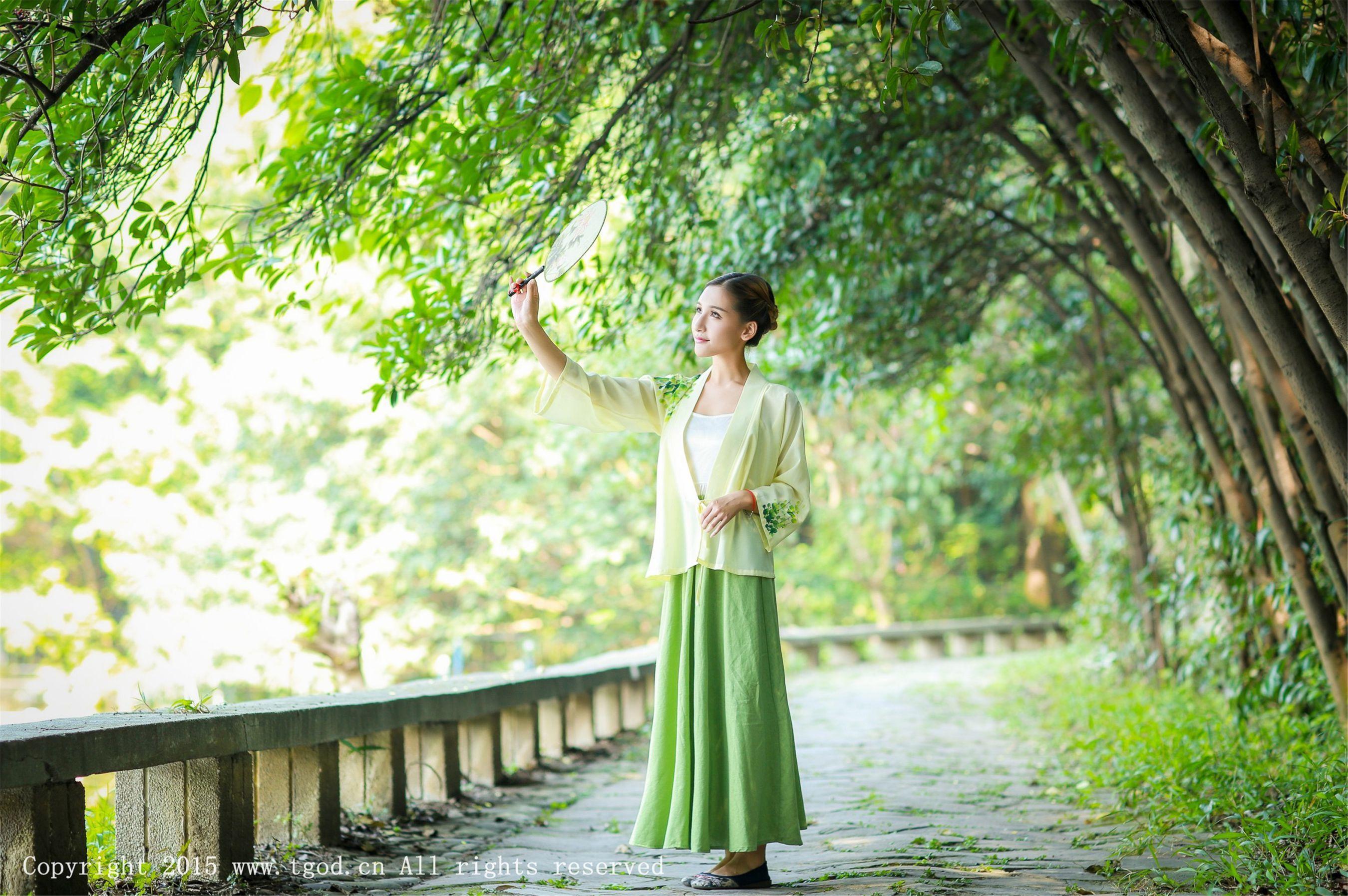 艾希ICE《女神身着清新汉服 从湖畔缓缓走来》 [TGOD推女神] 写真集(9)