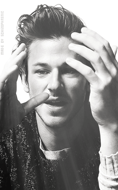 Gaspard Ulliel FyUYDS1j_o