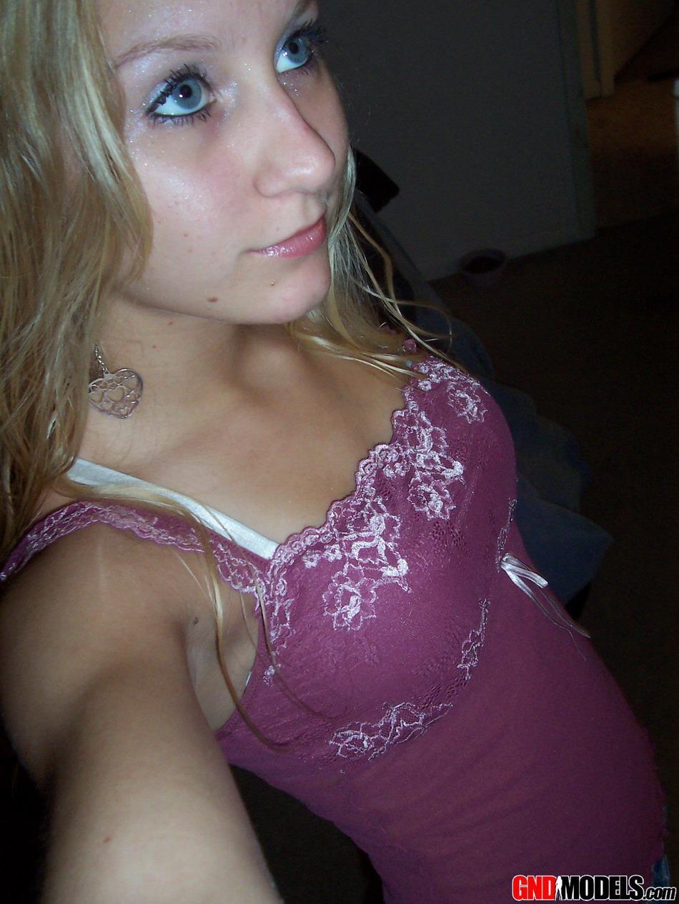 Blonde amateur Kylie takes self shots during safe for work action(1)