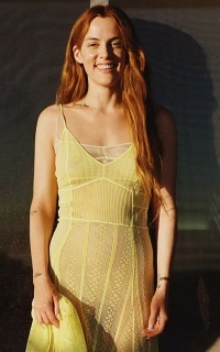 Riley Keough - Page 3 4FM5fCqL_o