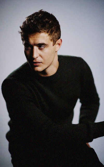 Max Irons YFCgTf2c_o