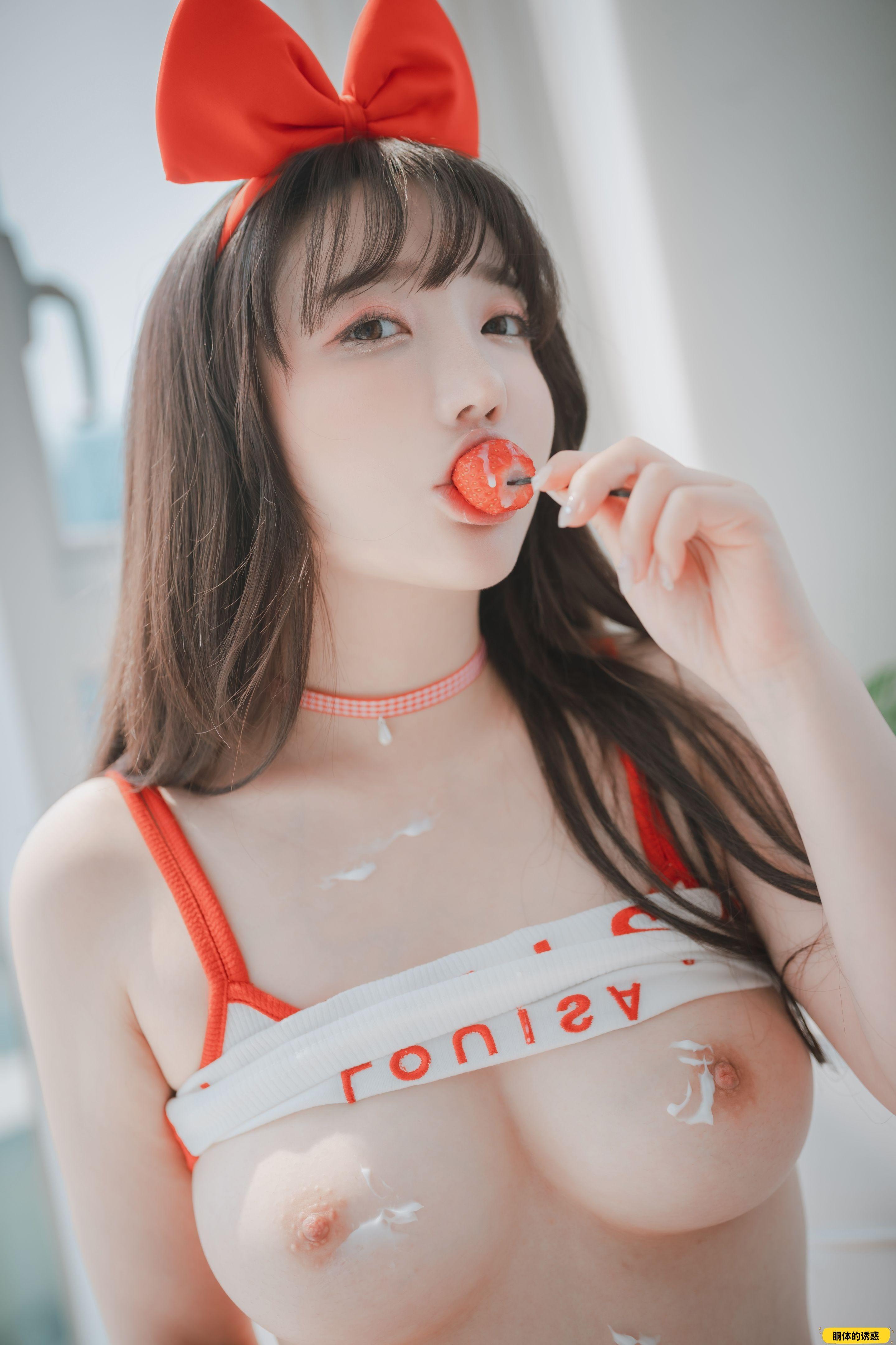 孙乐乐 Strawbeery Girl