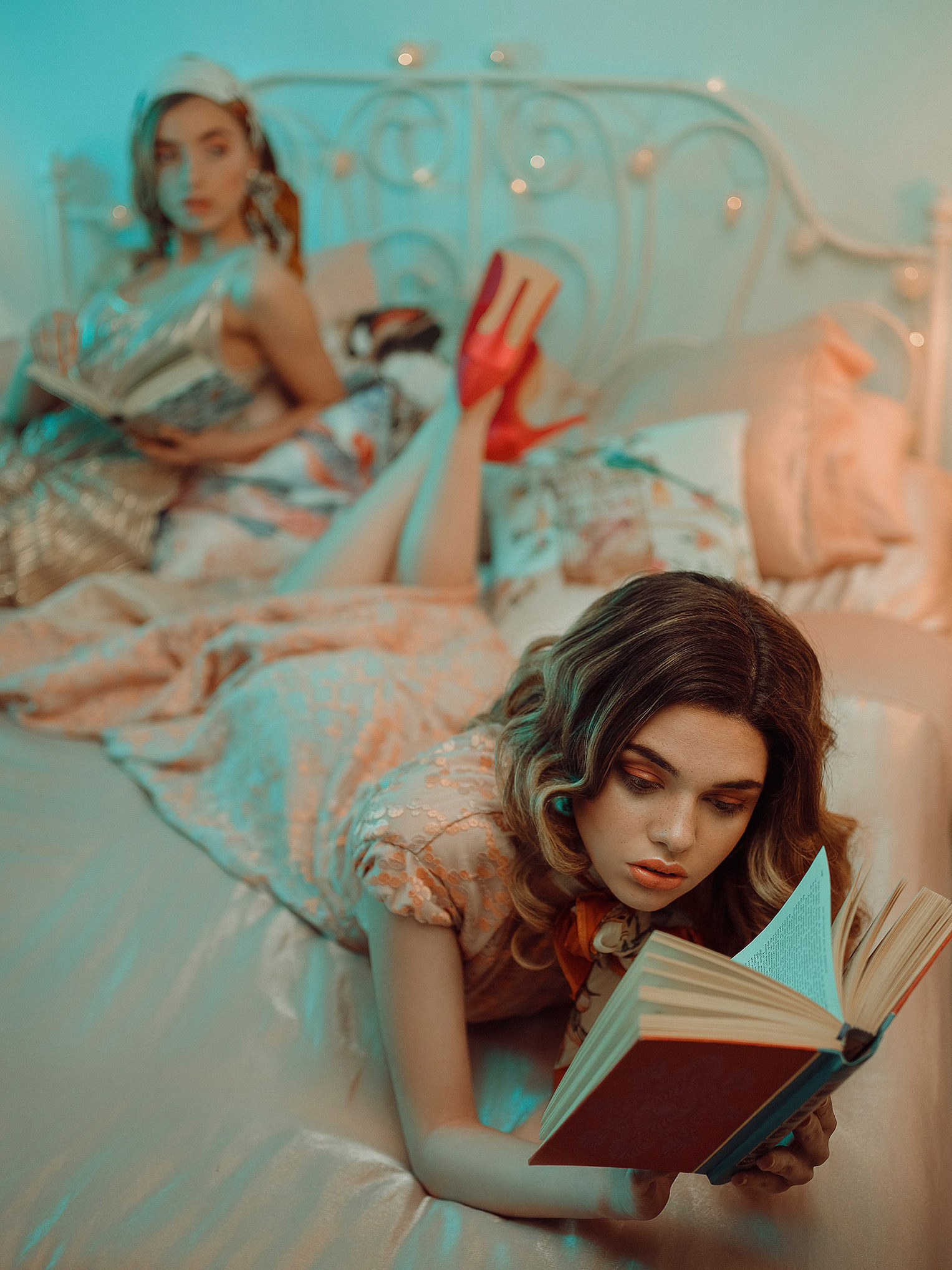 Patricia Lama and Olivia Monjardin by Rebeca Saray Девушки в стиле 1970-х годов / фото 02