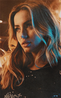 Ana de Armas Om8vQQKY_o