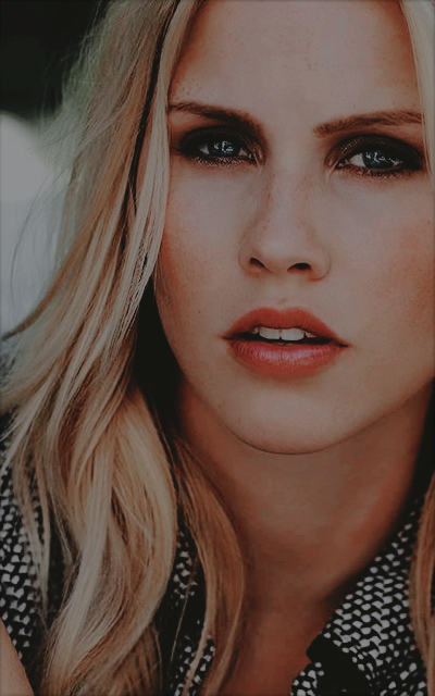 Claire holt Im9GMElf_o