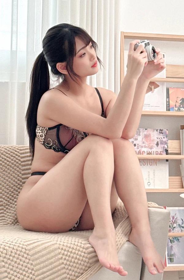 网红美女露露咪 fansone订阅尺度私拍图集(10)
