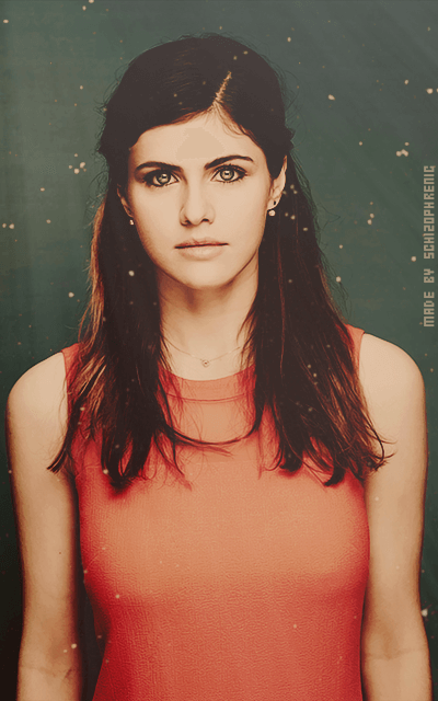 Alexandra Daddario YOkD0TF9_o