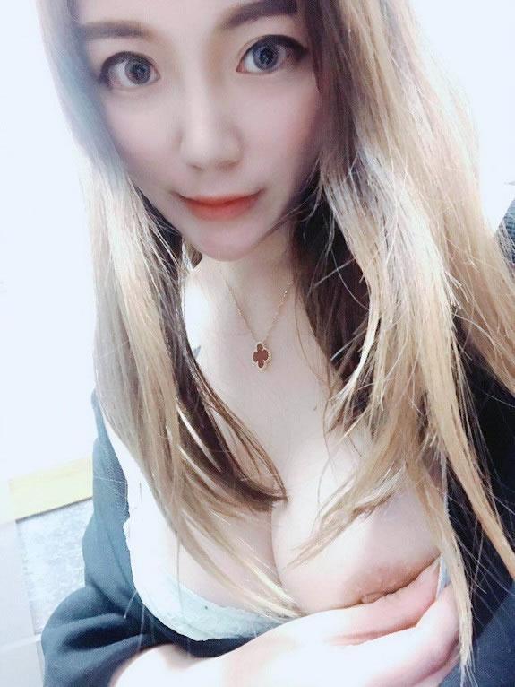 华裔网红nicolove onlyfans尺度私拍合集2(8)