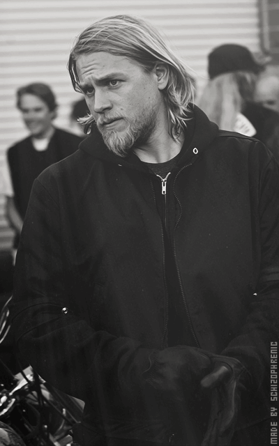 Charlie Hunnam GNrbMroa_o