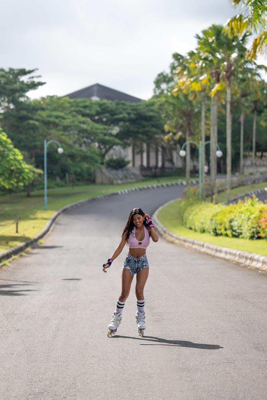 Hot Tita Sahara roller skates in sexy booty shorts & poses in a hot dress(3)