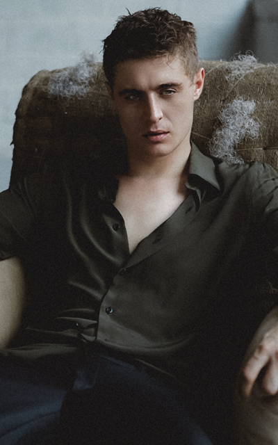 Max Irons AquVMuB5_o