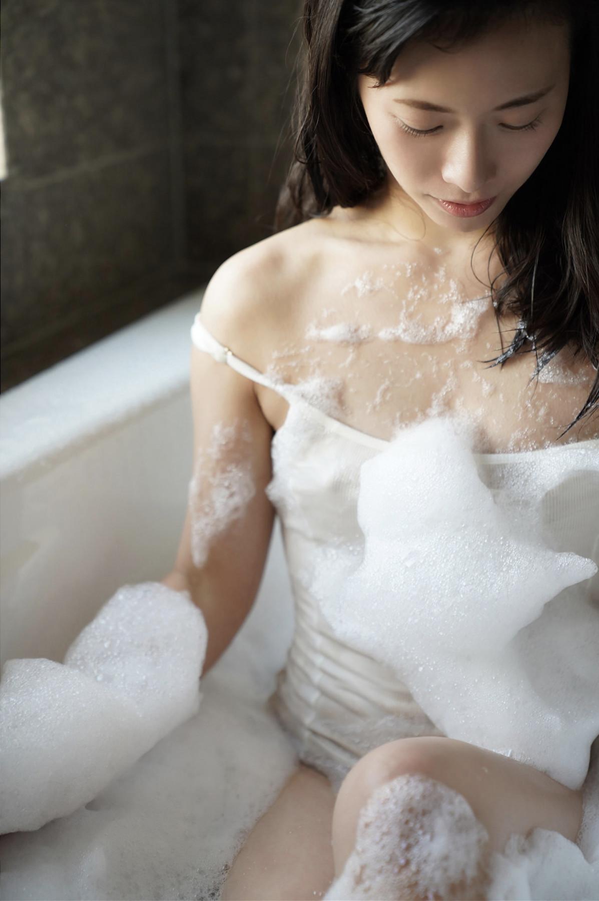 Ichiha Amatsu 天津いちは, FRIDAYデジタル写真集 『元JR東日本社員がまさかのフルヌード vol.2』 Set.02(9)