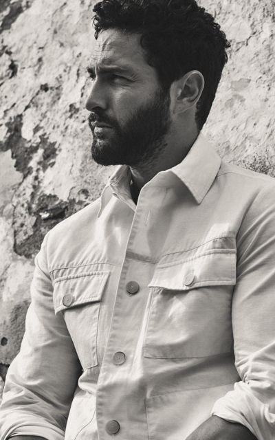 Noah Mills L2McsXo6_o