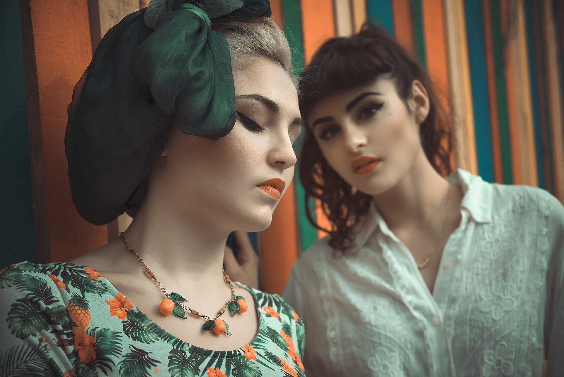 Elsa Illari, Ana del Portillo by Rebeca Saray Девушки отдыхают в парке развлечений в стиле 1950-х годов / фото 19