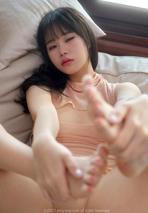 温婉美女Sira粉色透视衣酥胸姿势诱人(31)